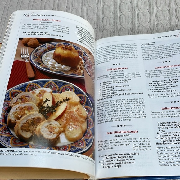 Taste of Home hardback cookbooks. ‘02 & ‘05. Annual recipes colored pics family - Picture 4 of 16